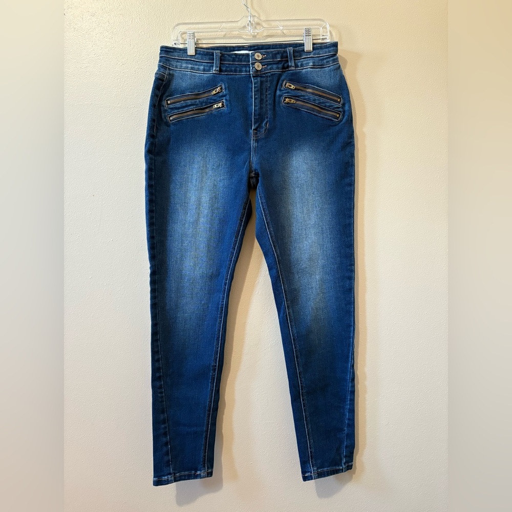 KanCan Skinny Jeans with Zipper Accents Womens size 31